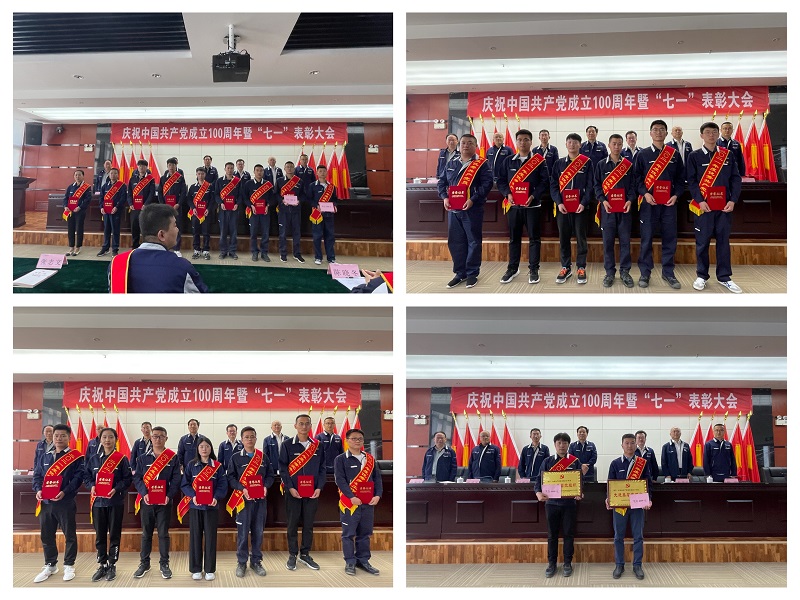 1624529768611912.jpeg 受表彰人員上臺領(lǐng)獎合影.jpg