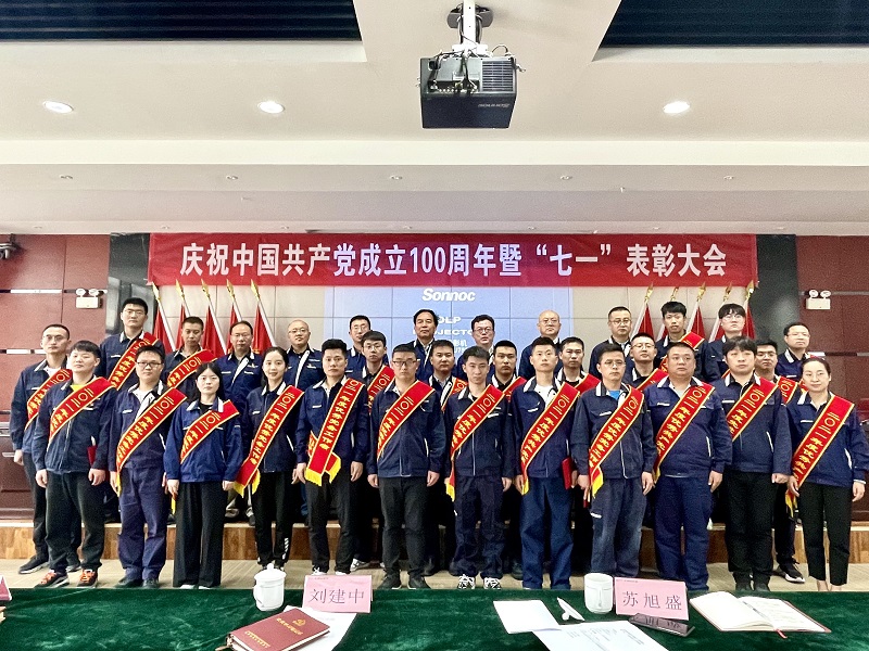 1624530028304592.jpeg 受表彰全體人員合影.jpg