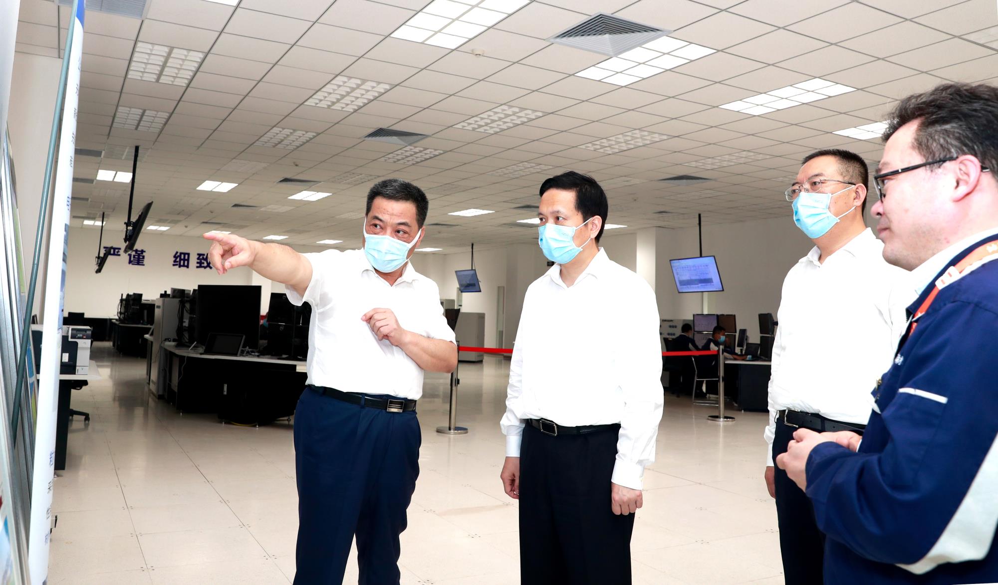 1630031180366237.jpeg 趙一德在中控室.jpg